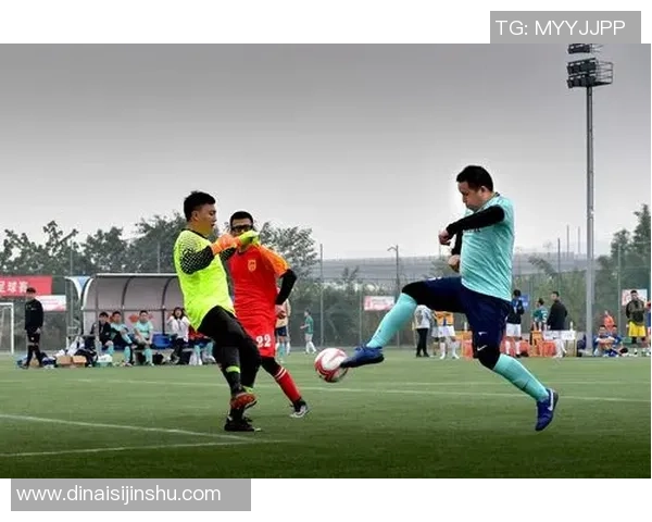 清纯面孔下的足球明星们揭示运动场上的另一种魅力与风采